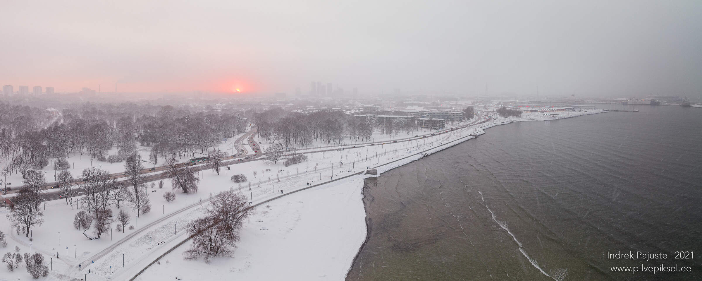 Talvine päikeseloojang Reidi teelt