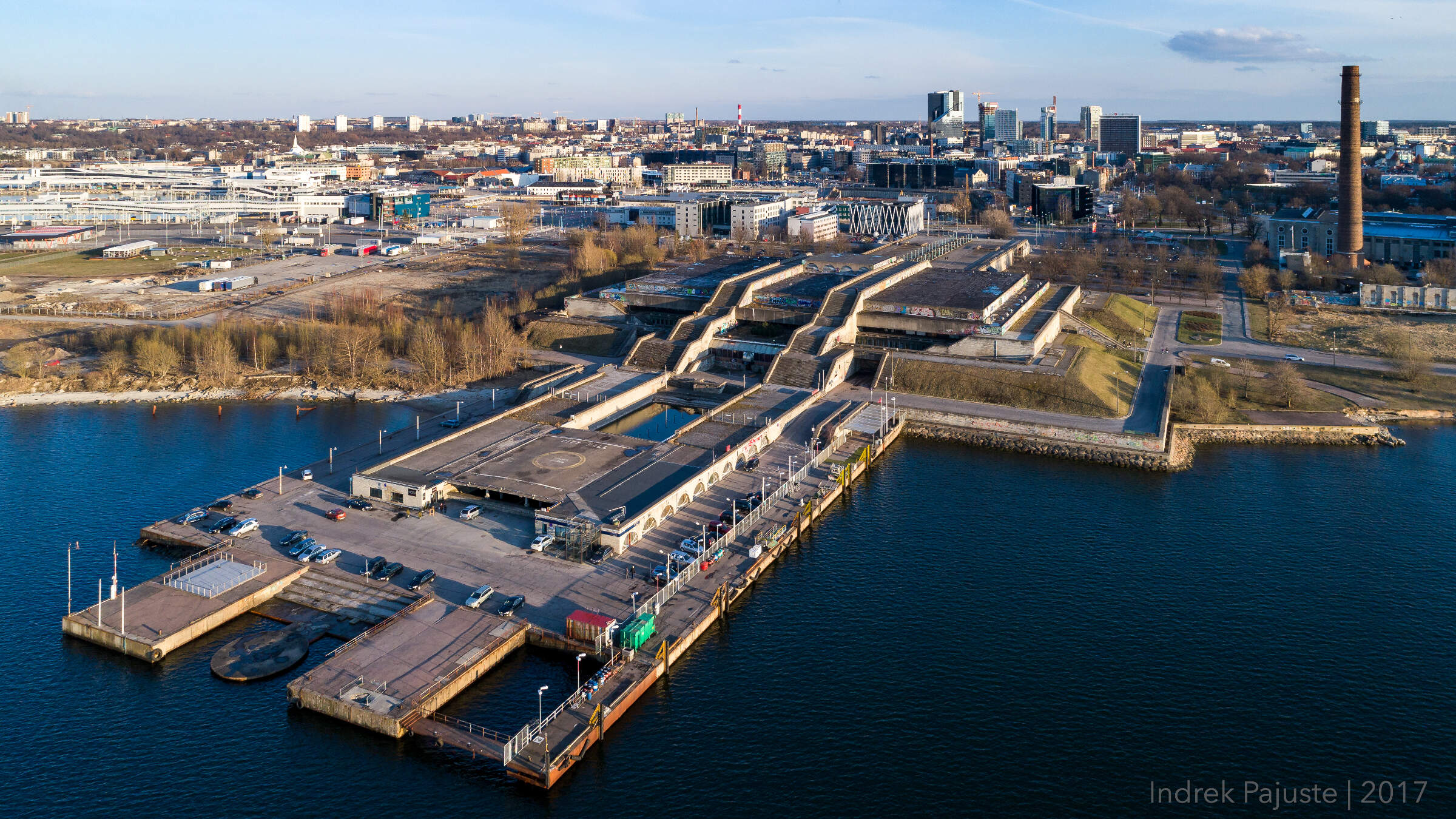 Linnahall päikeseloojangul