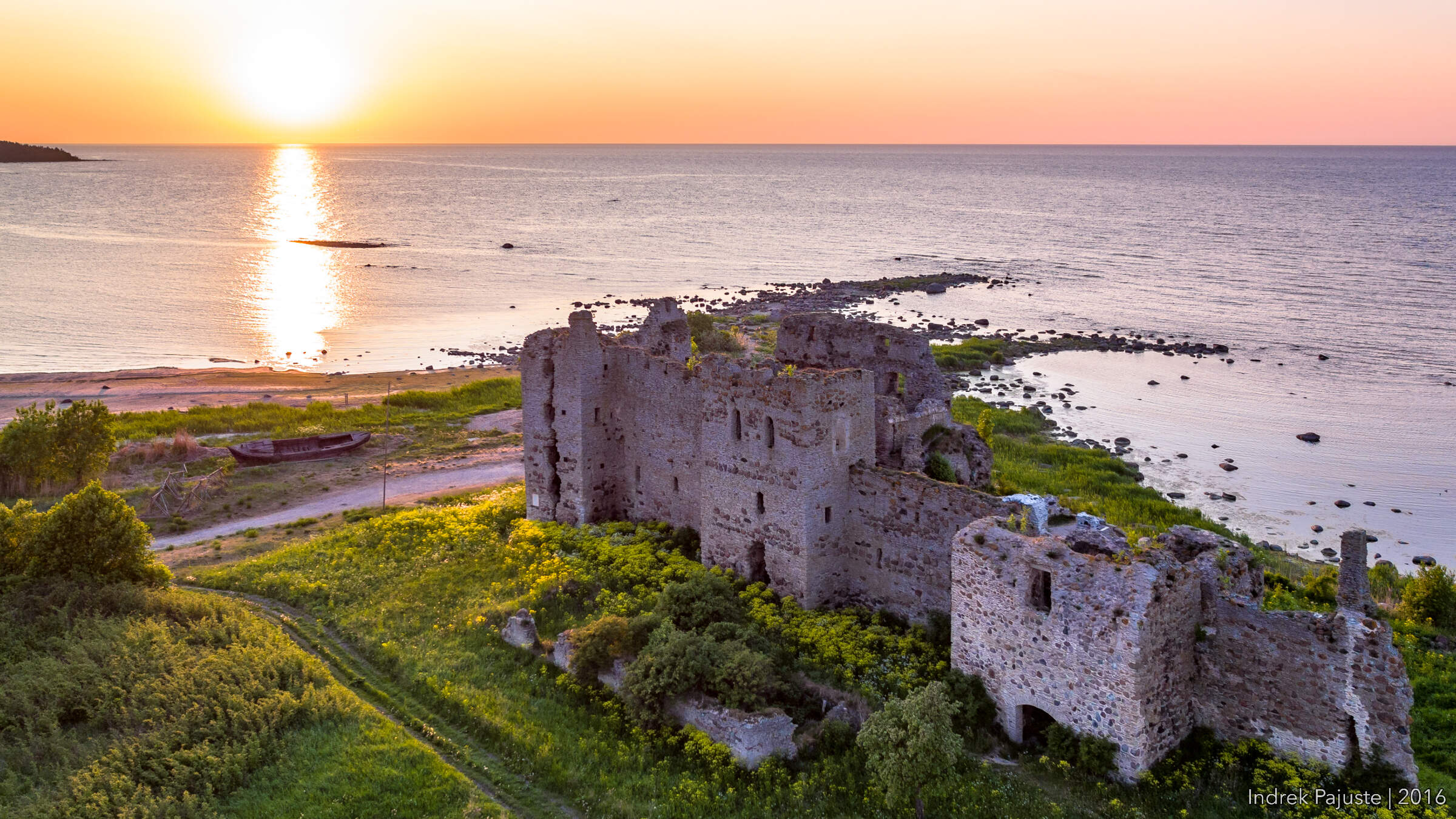 Toolse ordulinnuse varemed