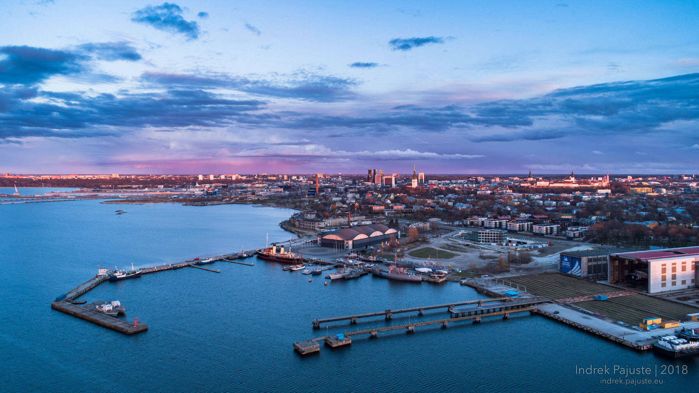 Vaade Noblessnerist Tallinna kesklinna suunal