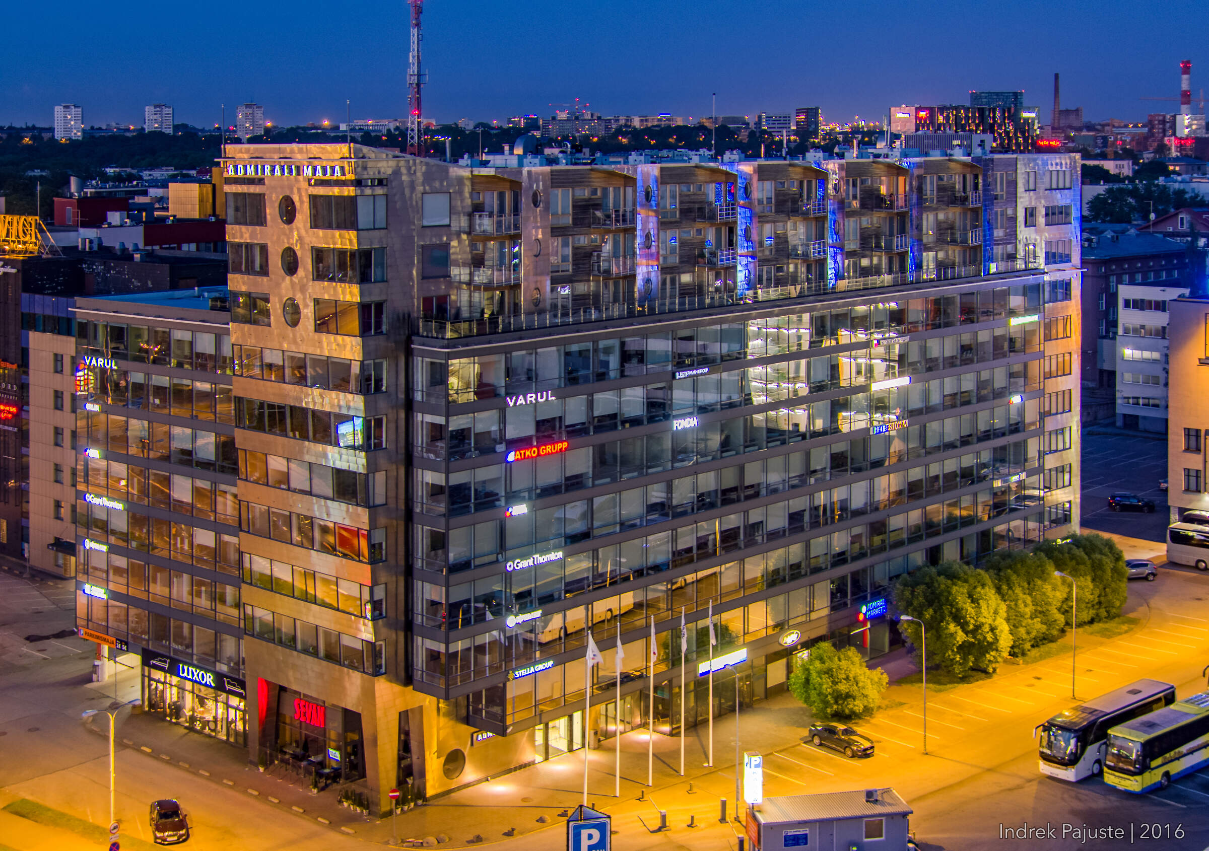 Admirali maja öösel