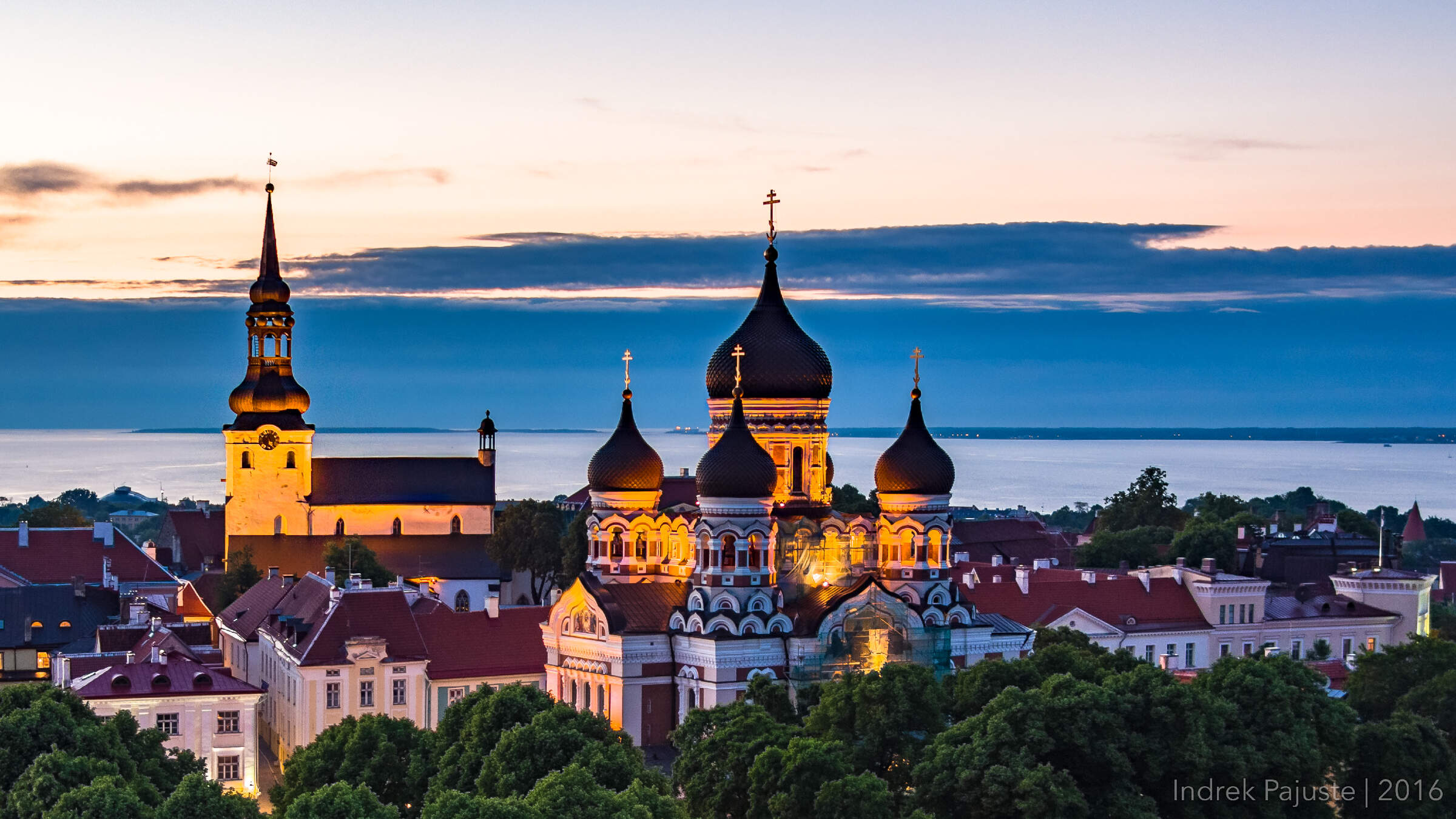 Toompea peale päikeseloojangut