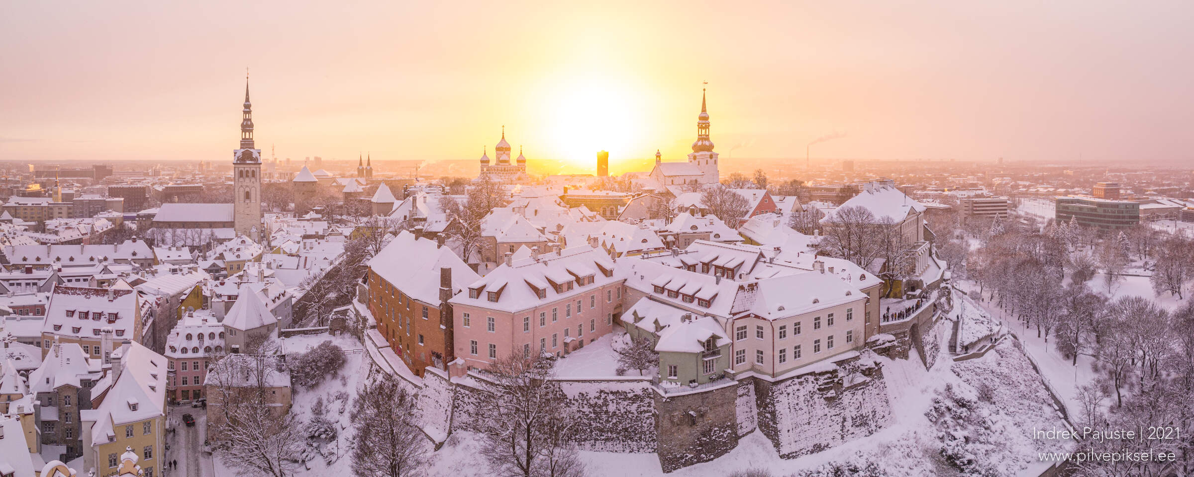 Toompea lumes päikeseloojangul