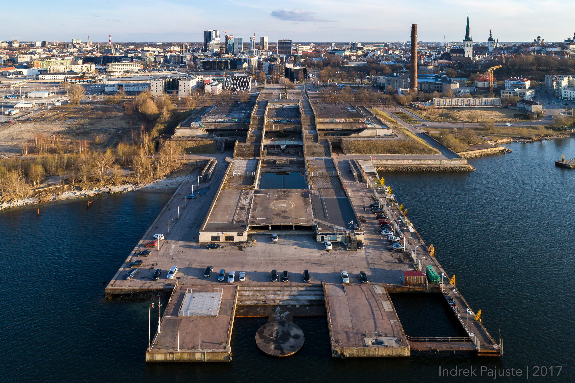 Linnahall päikeseloojangul