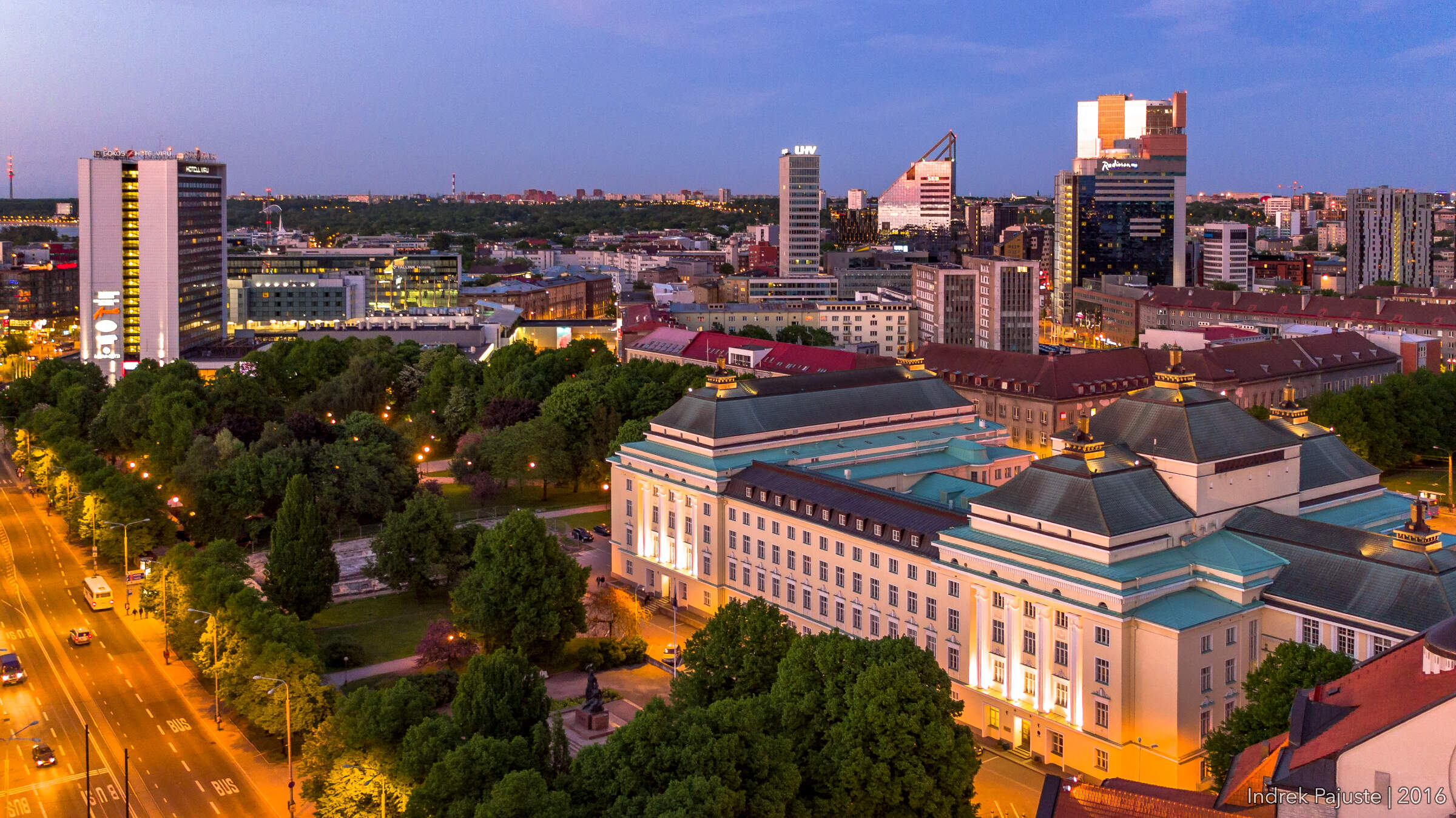 Estonia teater peale päikeseloojangut
