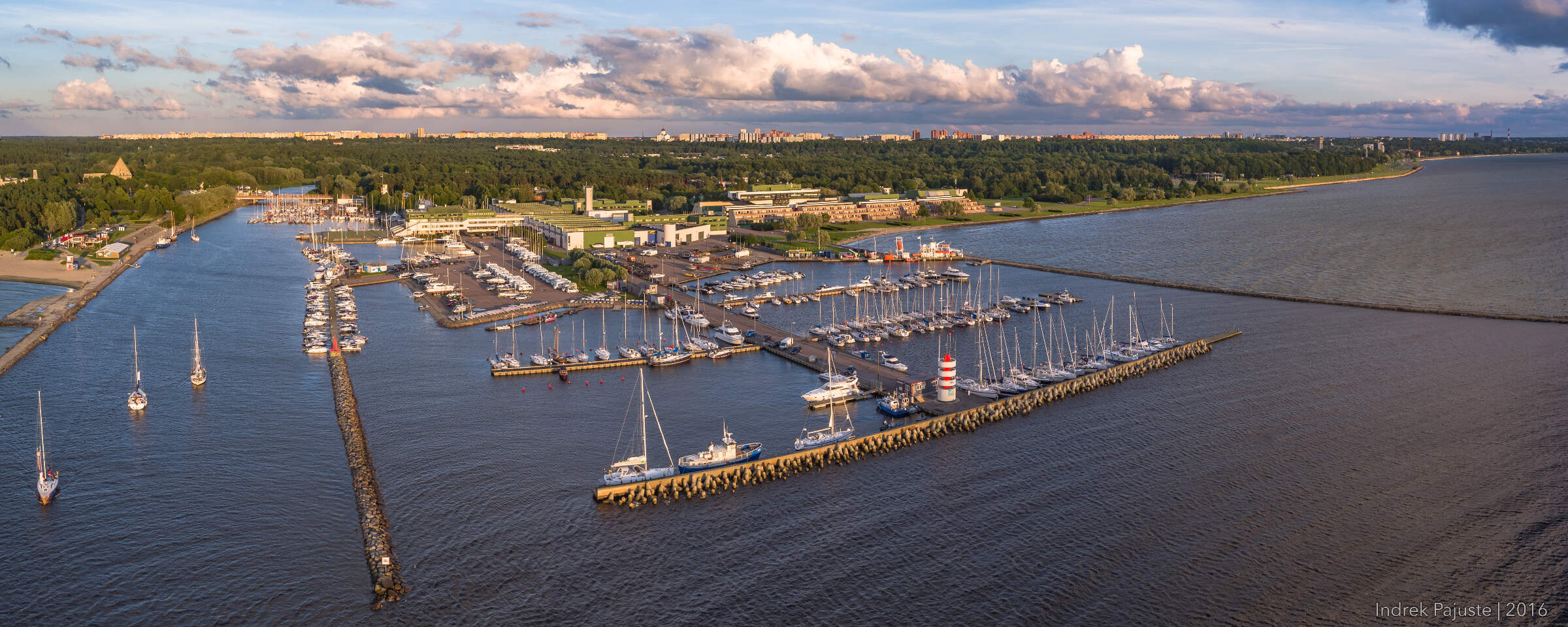 Panoraam Pirita jahisadamast