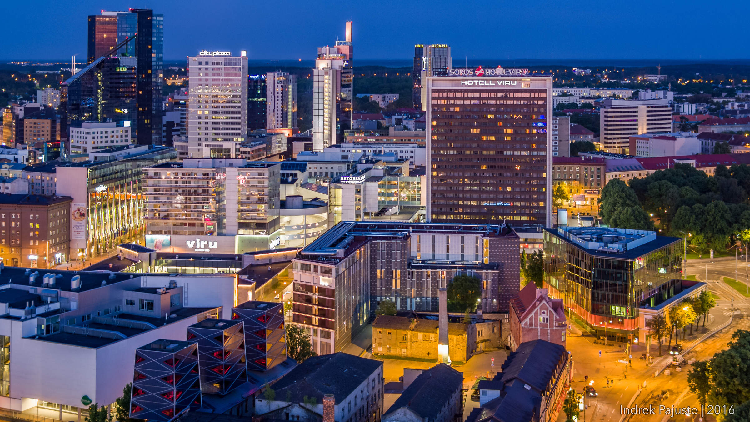 Vaade öisele kesklinnale