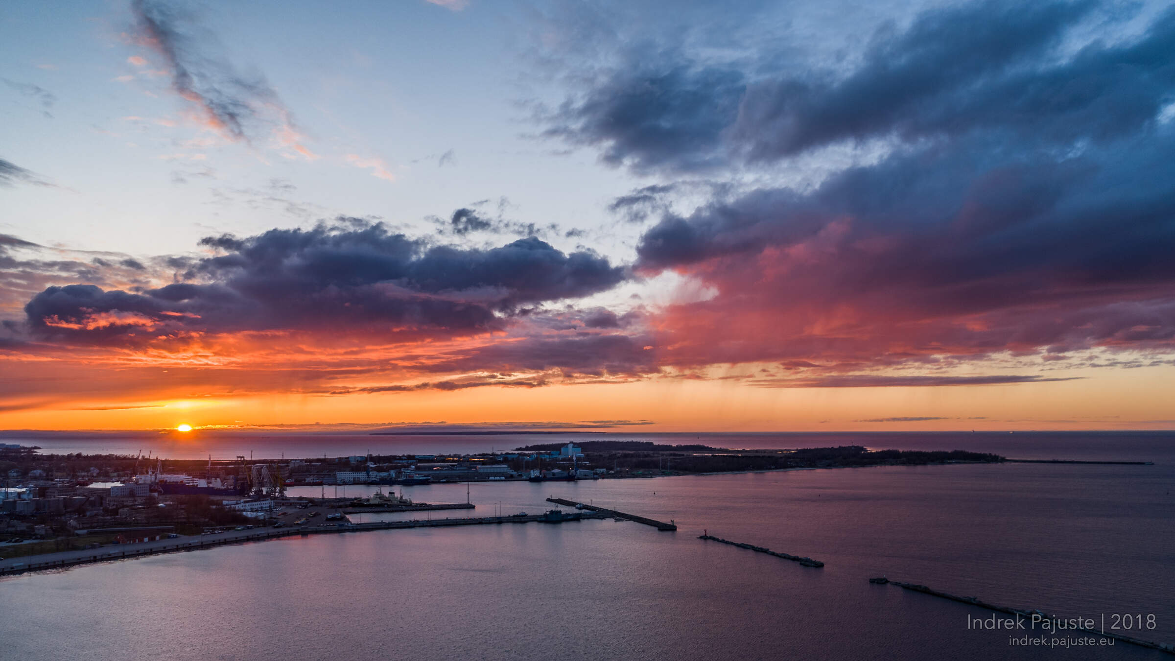 Vaade Paljassaarele päikeseloojangul