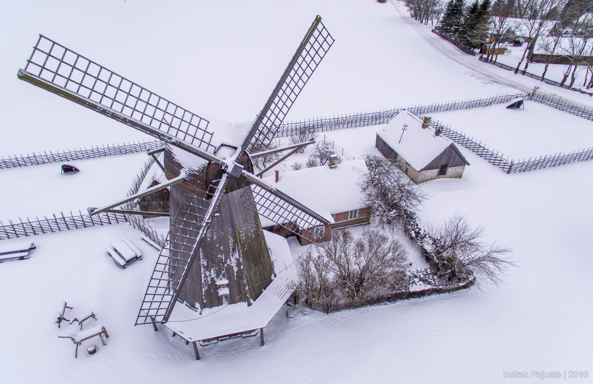 Üks Angla tuulikutest talvel