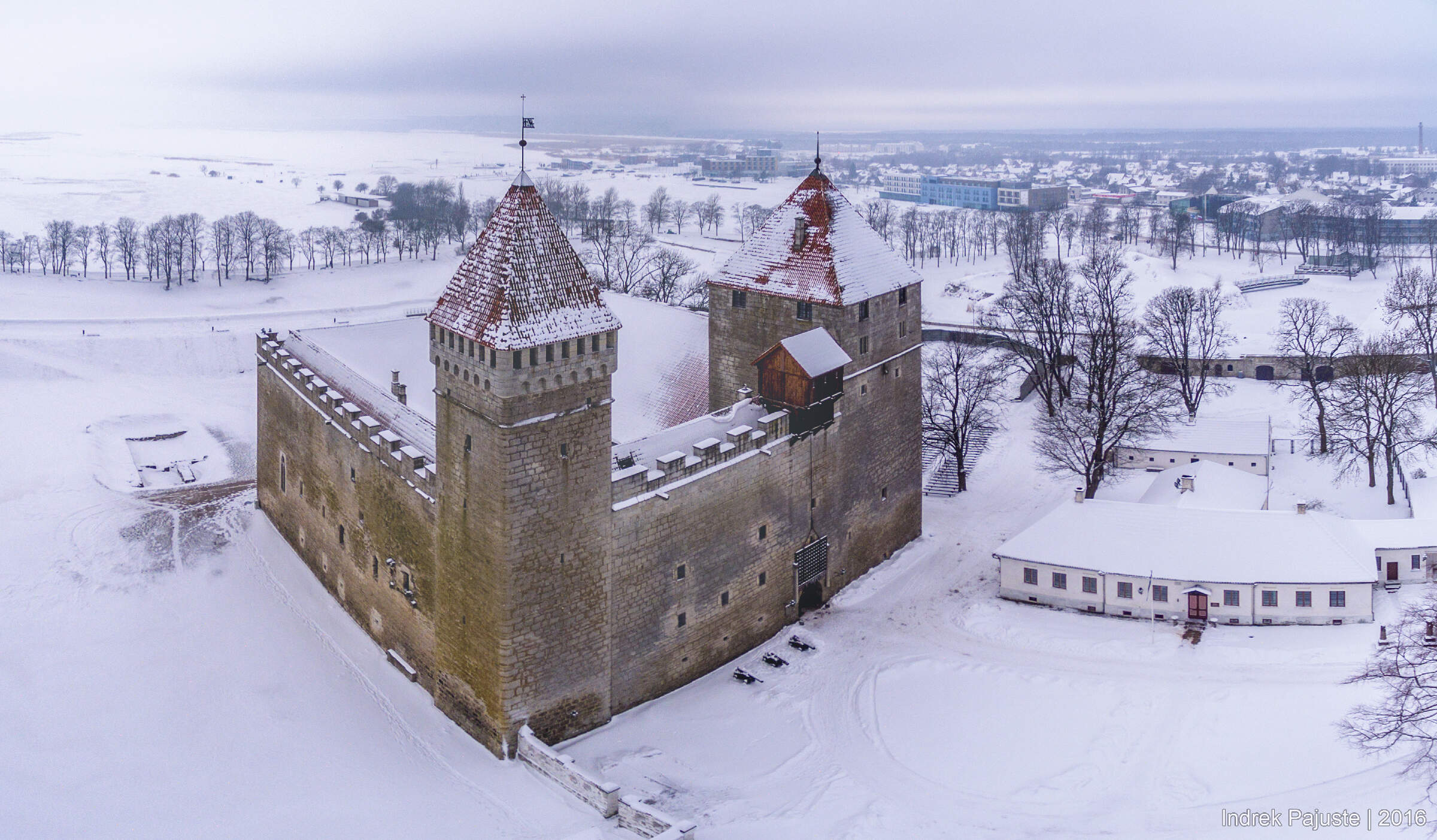 Kuressaare Piiskopilinnus talvel