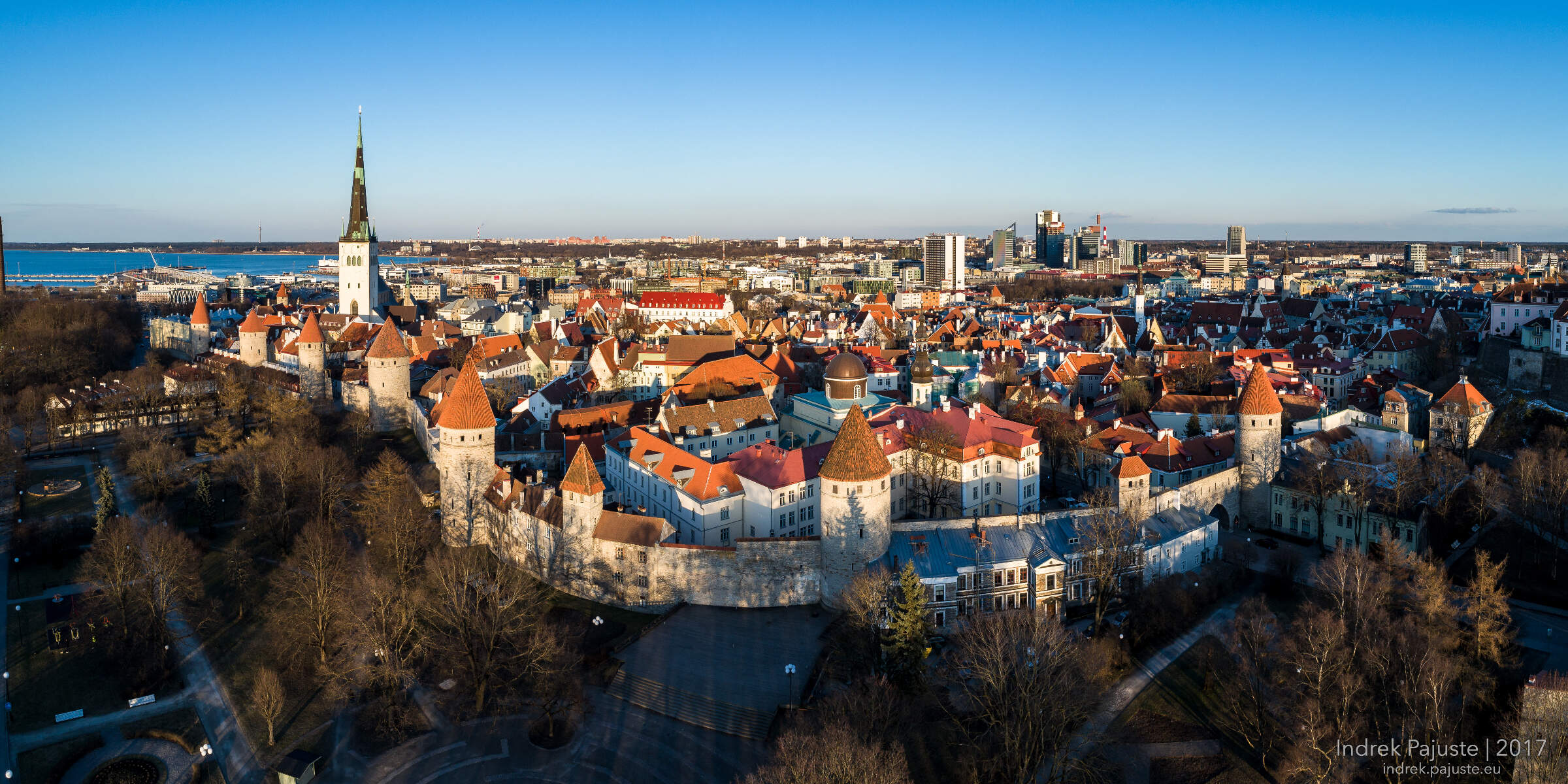 Tallinna vanalinn päikeseloojangul