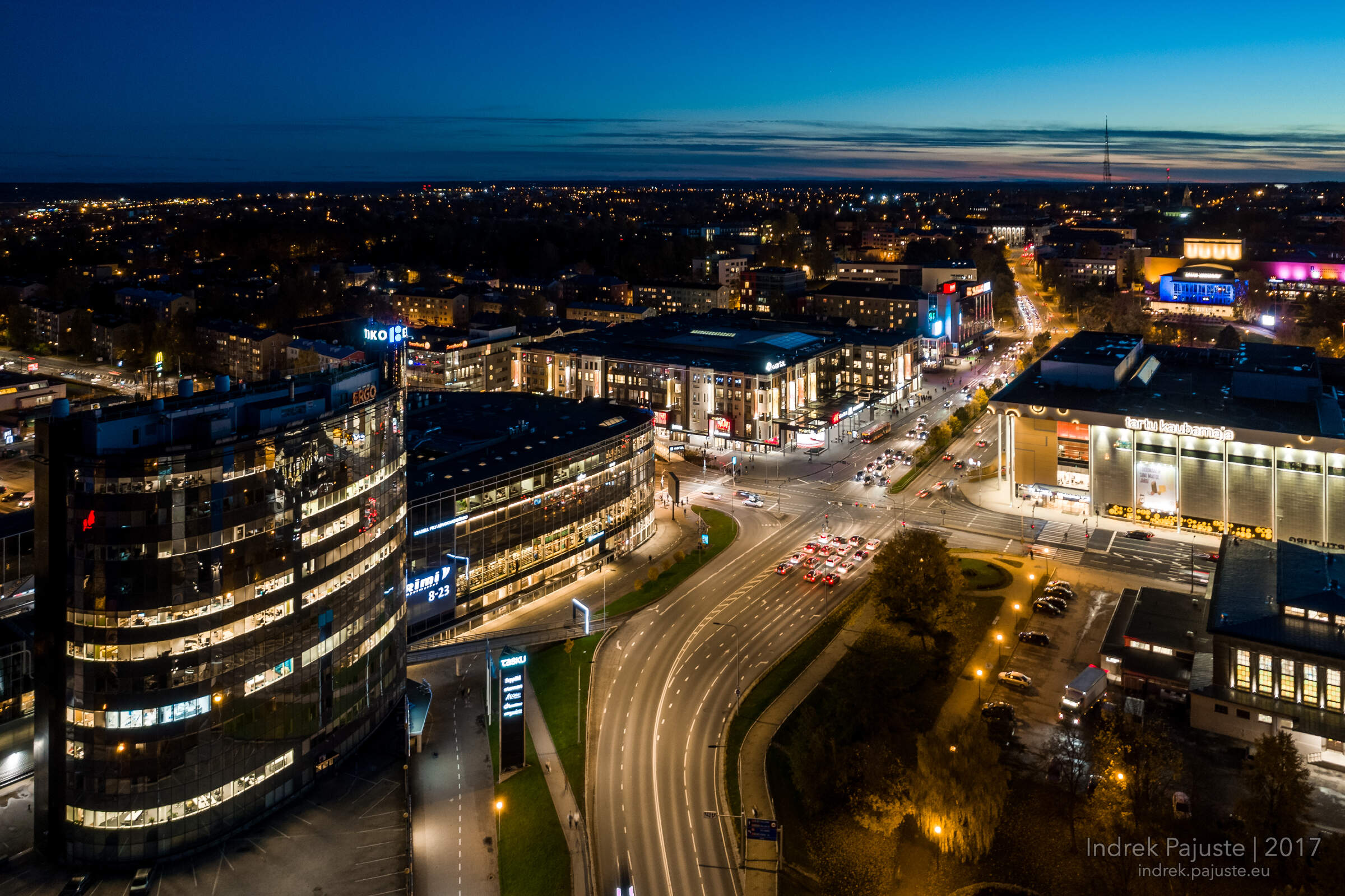 Tartu kesklinn peale päikeseloojangut