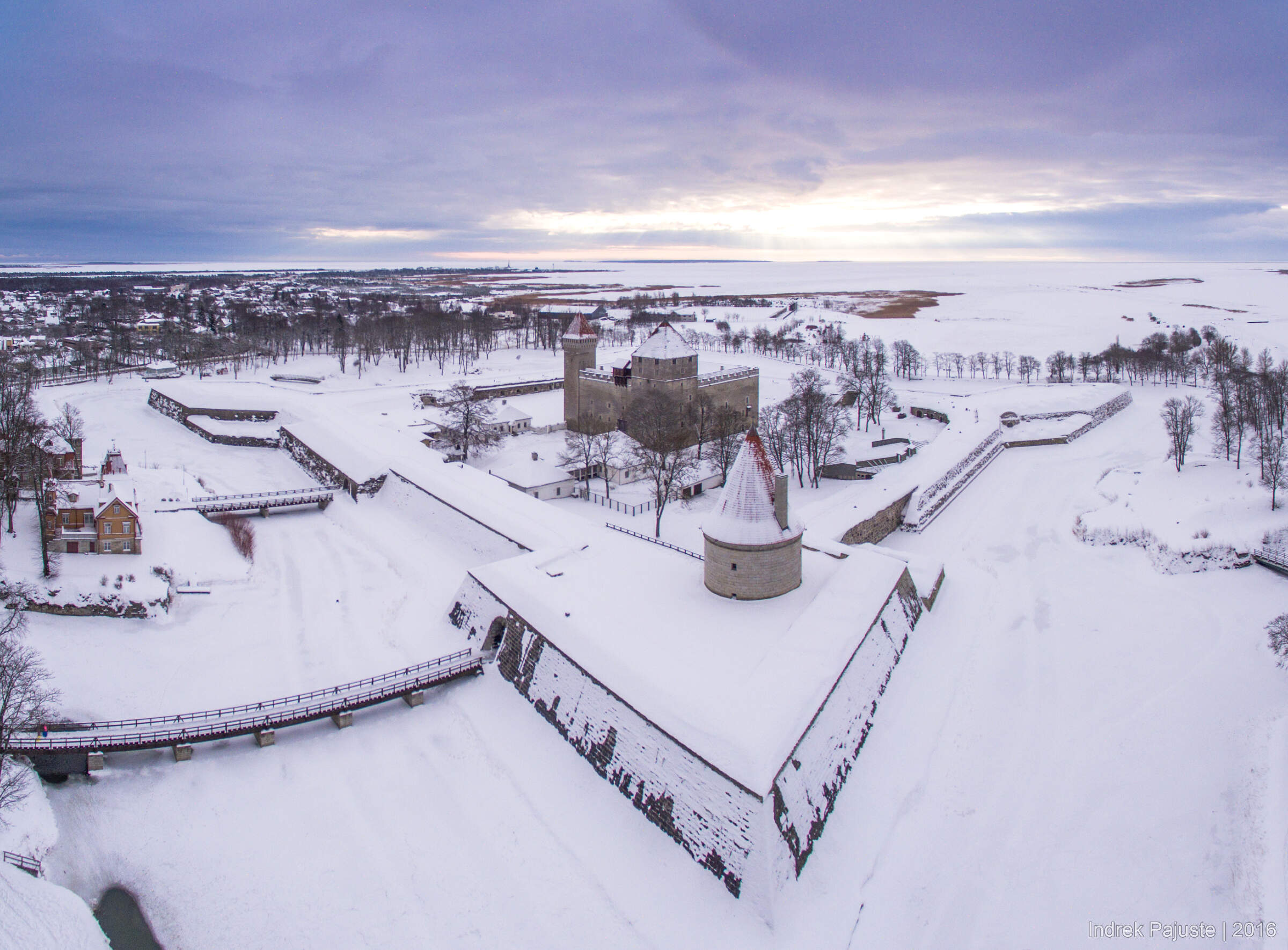 Kuressaare Piiskopilinnus talvel