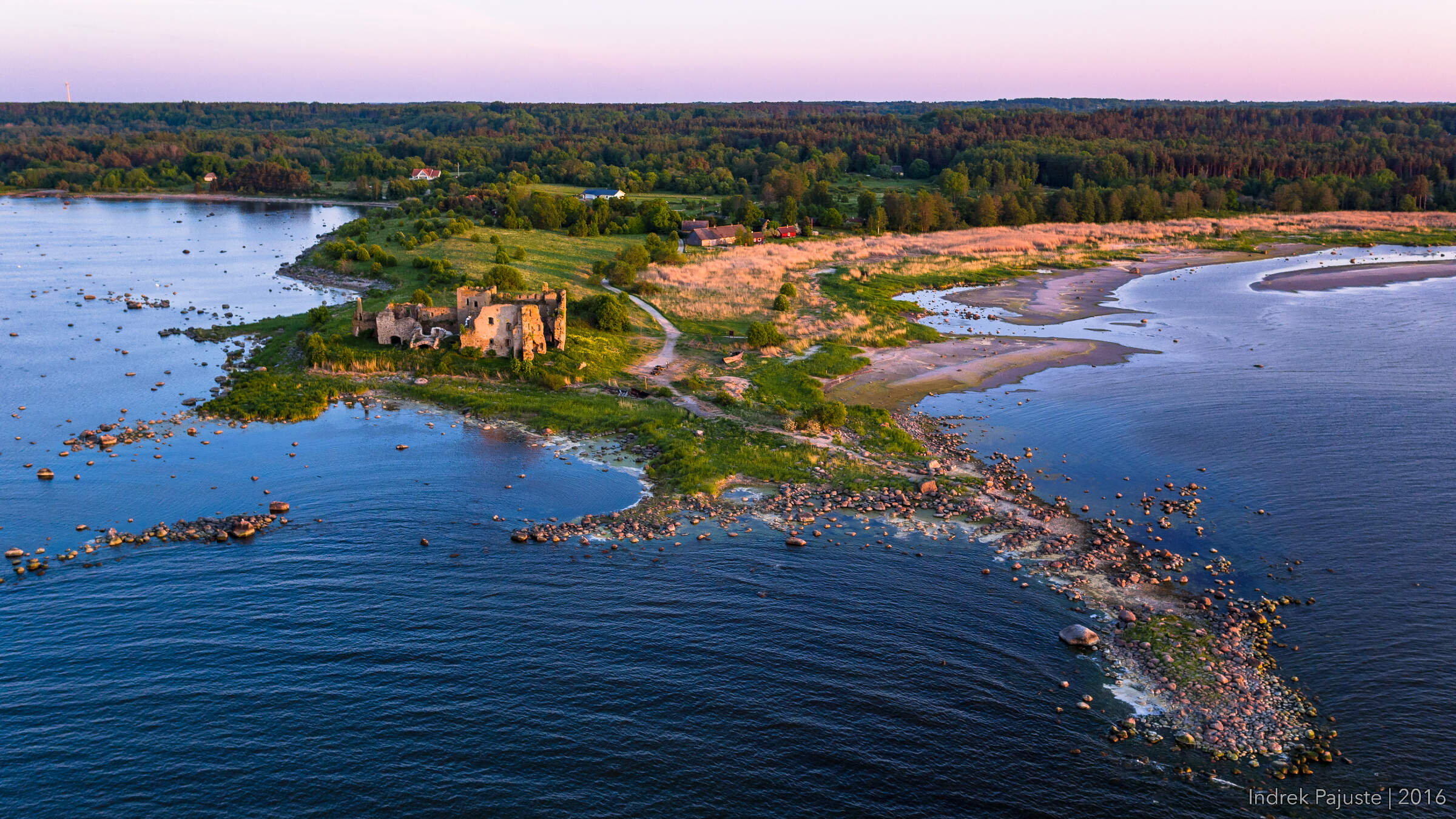 Toolse ordulinnuse varemed